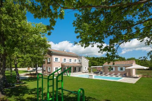 Villa Green Frame