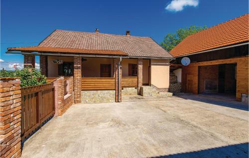 Two-bedroom Holiday Home In Bosiljevo