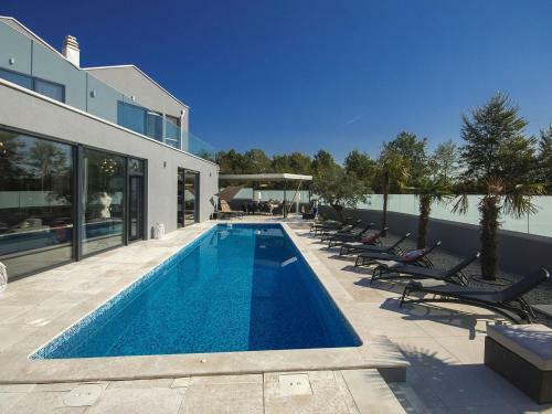 Luxury Villa With Private Pool In Labinci