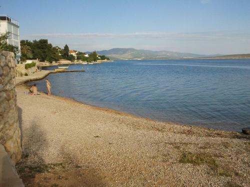 Apartments Dubravko-5m From Beach