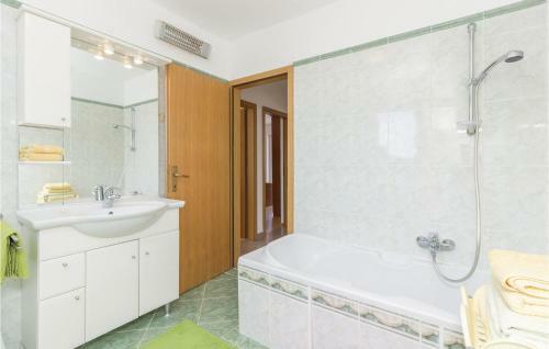 Apartment Komoseva I