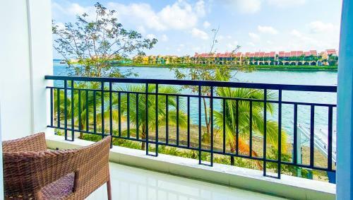 Villa Riverside White House Hotel