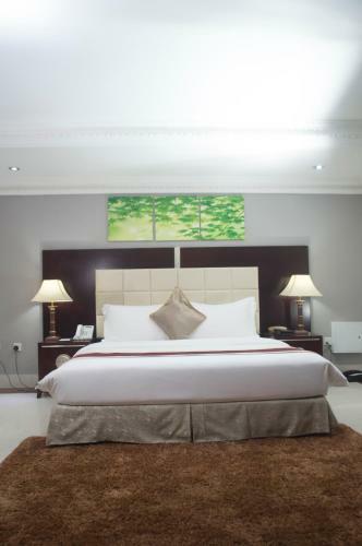 Hotel Grandbee Suites