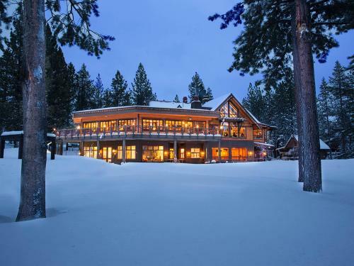 Tahoe Donner Snow Globe Home