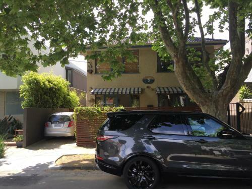 Elwood Holiday Apartment
