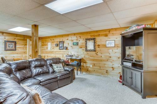 Papa Bear`s Den