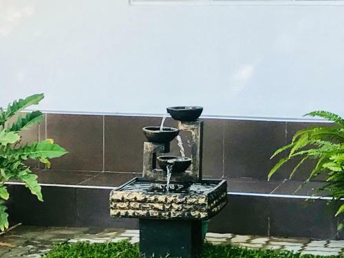 Hostal White Villa Airport Transit Hotel