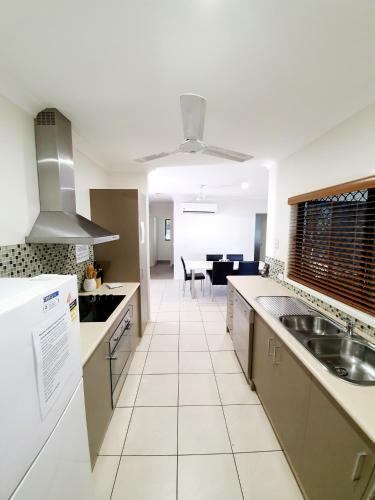 Hostal 3 Bedroom Central Home
