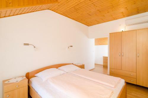 Hostal Holiday Home Macus