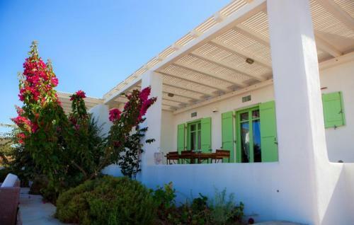 Naoussa Bay Villas