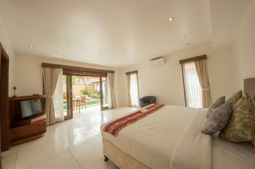 Grand Avenue Bali