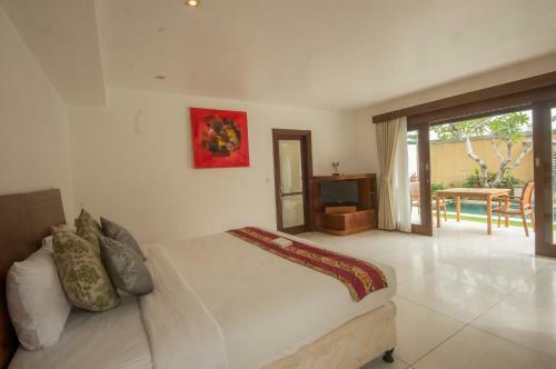 Grand Avenue Bali