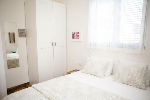 Lodge Olive - Israeli Zimmer
