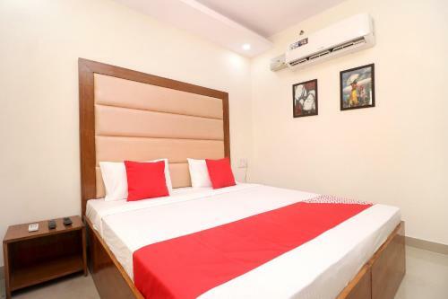 Oyo 16462 Hotel Fb