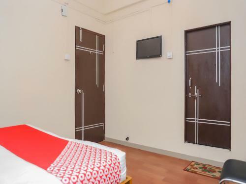 Oyo 15847 Hotel Mathura Lodging