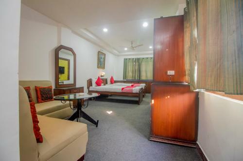 Hotel Oyo 12327 The Mapple