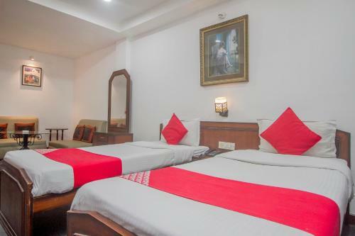 Hotel Oyo 12327 The Mapple