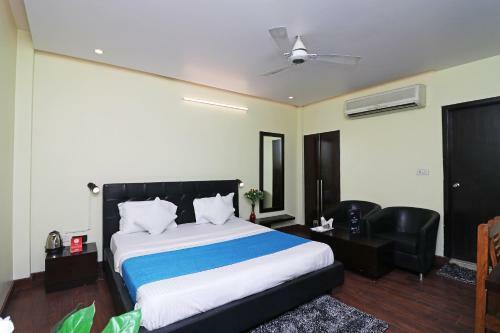 Oyo 10666 Hotel Feather