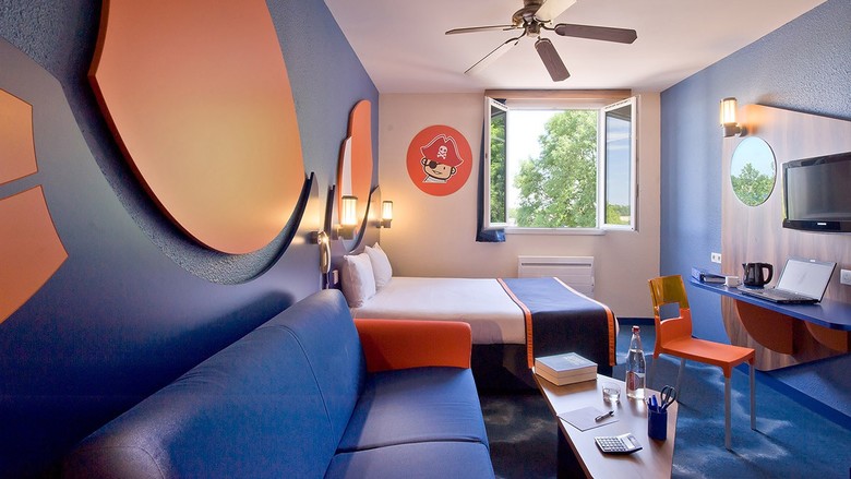 Explorers Hotel