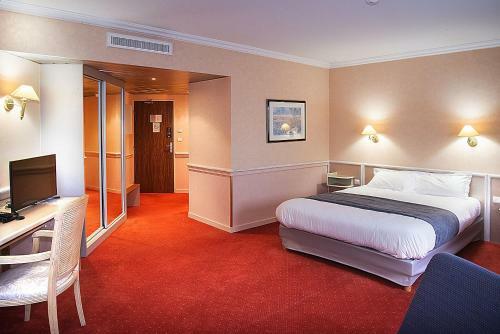 Hotel Lyon Est Logis De France