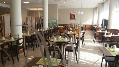 Hotel Lyon Est Logis De France