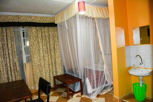 Hotel Pine Breeze Getaway Lukenya