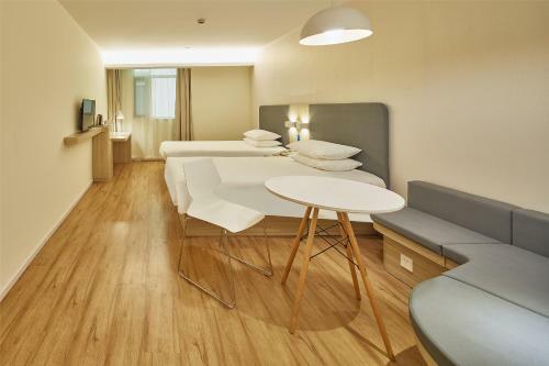 Hotel Hanting Express Wuxi East Railway Station