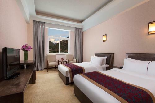 Hotel Ramada Encore Daocheng Yading