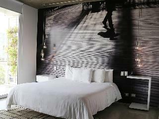 Now Hotel