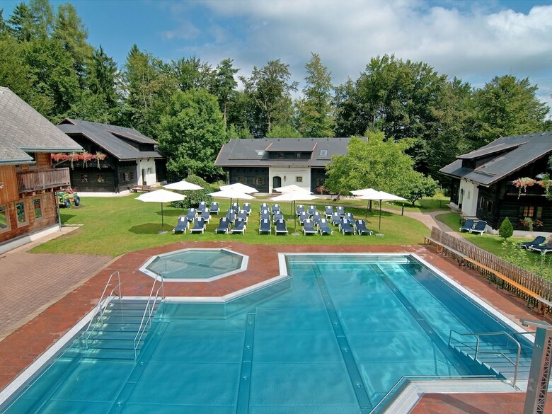 Authentic Apartment In Oberaichwald Near Hiking Area