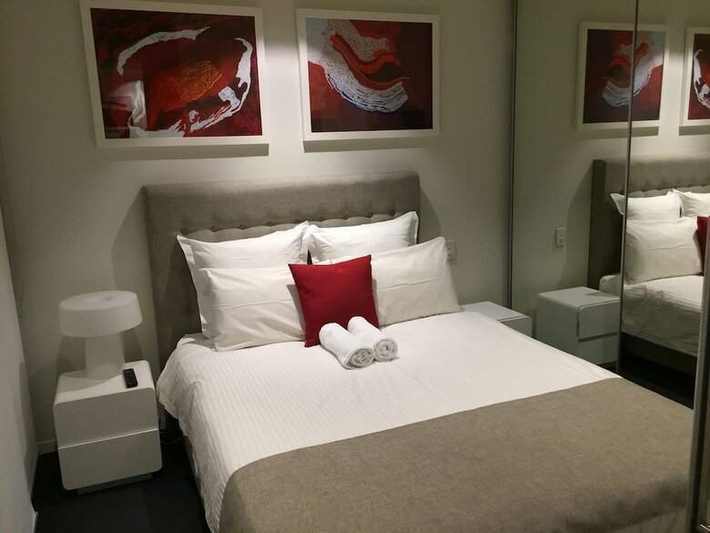Aparthotel Luxurious Apartments Near City