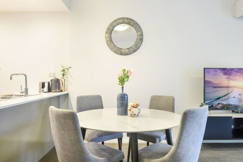 Apartamentos Charming And Spacious Living In A Serene Location