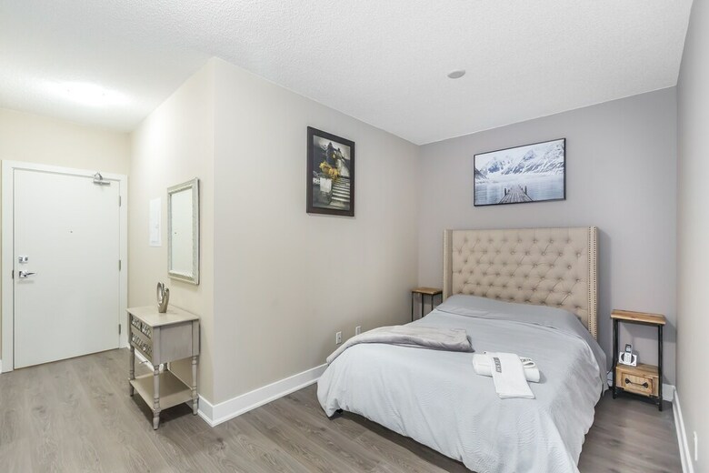Apartamentos Exquisite Luxury 1 Bedroom + Den With Parking