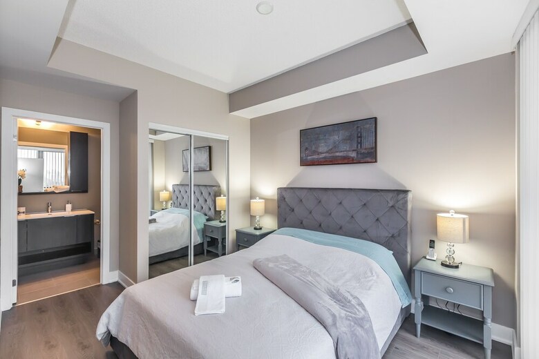 Apartamentos Exquisite Luxury 1 Bedroom + Den With Parking