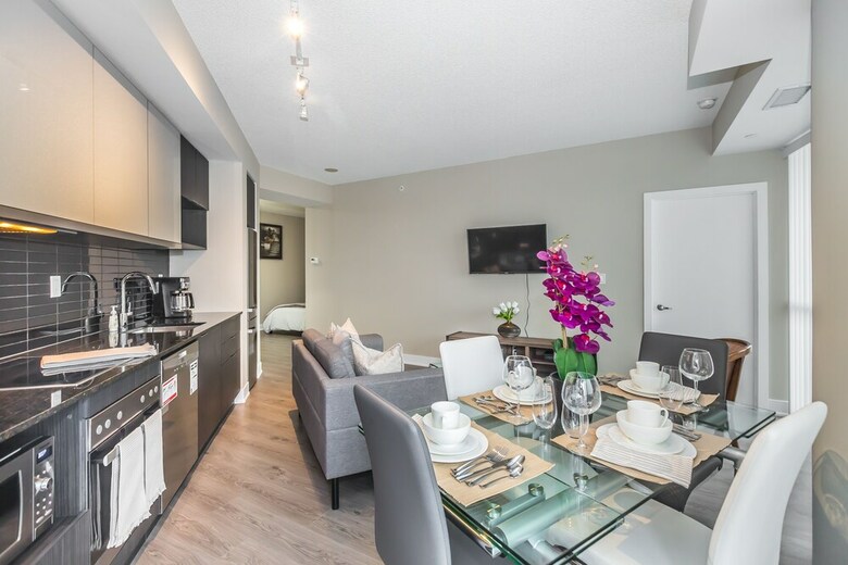 Apartamentos Exquisite Luxury 1 Bedroom + Den With Parking
