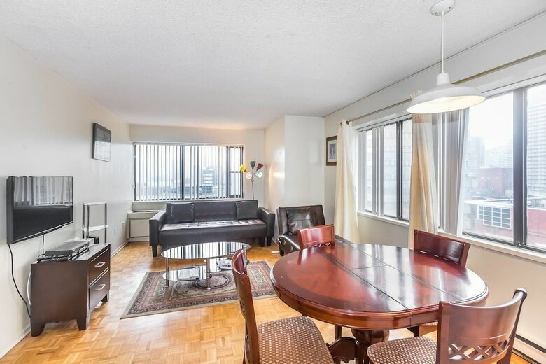 Spacious 1 Br Apartment Of Downtown Toronto II
