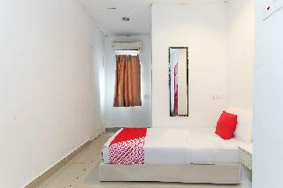 Oyo 304 Zero Hour Hotel