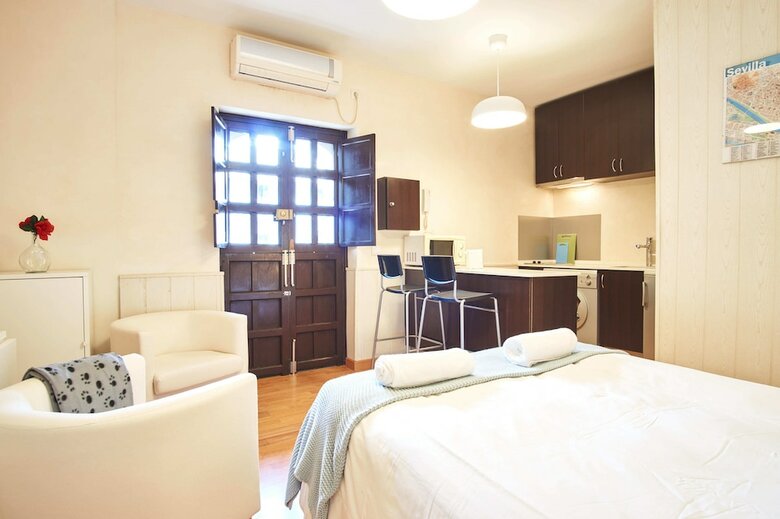 Apartamentos Conde Central Courtyard By Valcambre