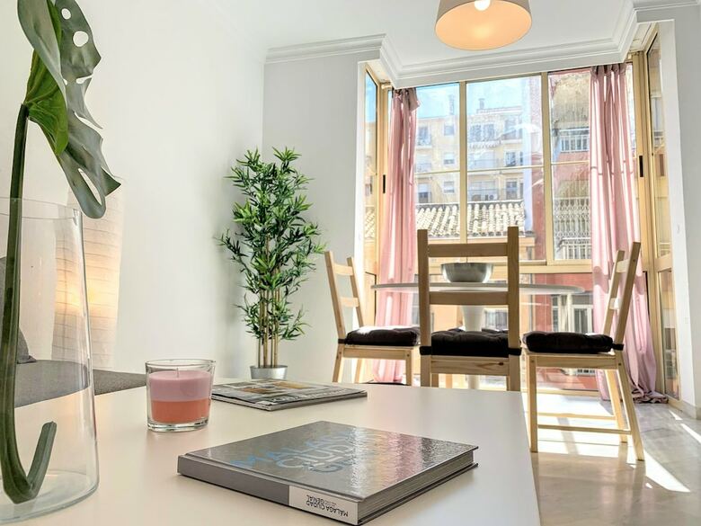 Apartamentos Homely Malaga Victoria Parking Privado