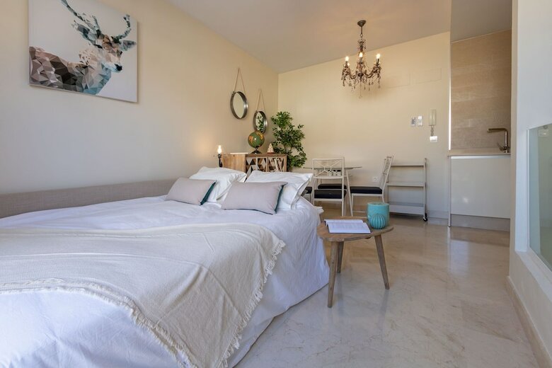 Apartamentos Lumbreras Deluxe Suite By Valcambre
