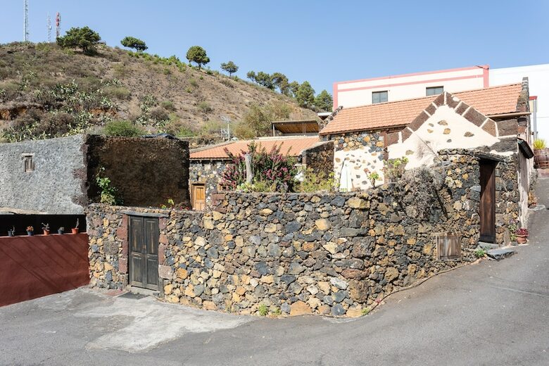 Homelike Charming Rustic House El Pinar