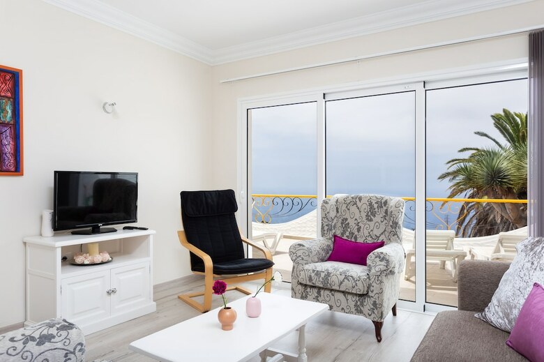 Cosy Apartment With Views