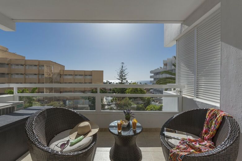 307. Bright Apartment, Sea View, Wifi, Air Conditioning!