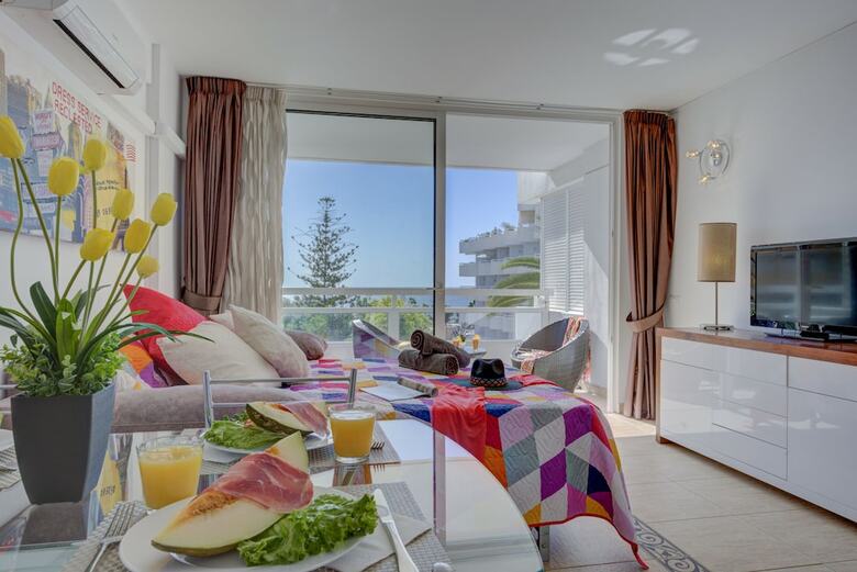 307. Bright Apartment, Sea View, Wifi, Air Conditioning!