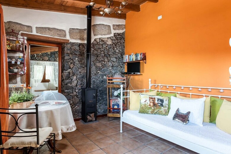 Romantic Cottage In A Beautiful Hamlet