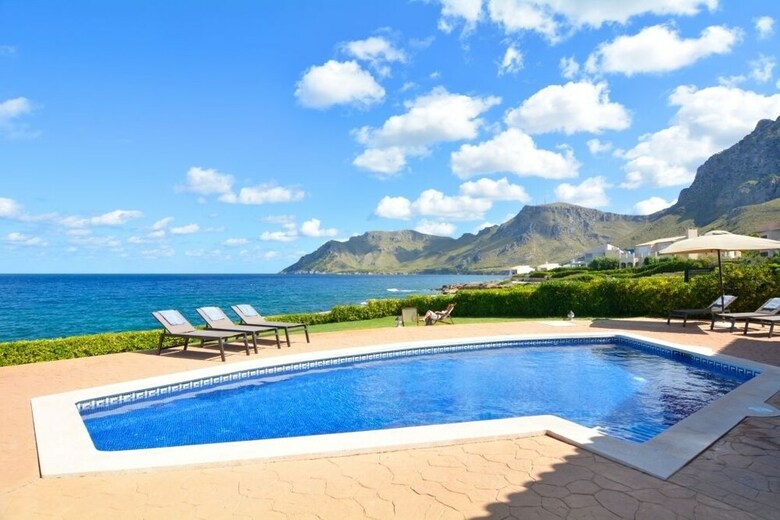 Luxurious Sea Front Villa In Mallorca