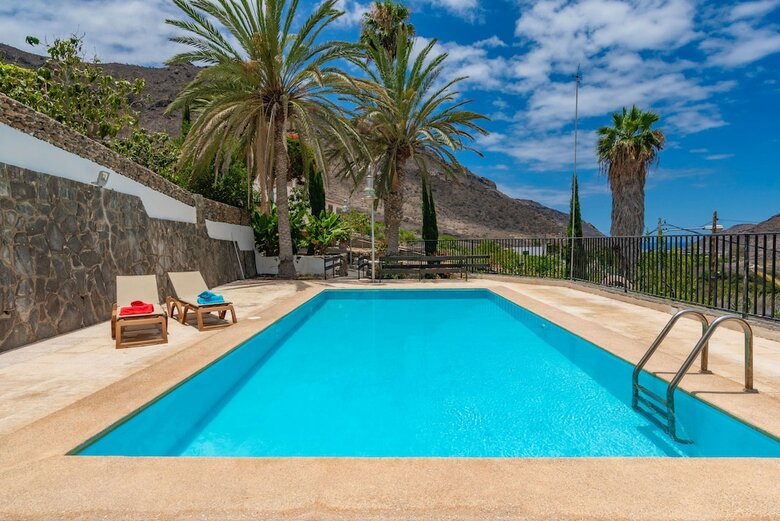 Casa de Vacaciones Con Piscina Compartida En Mog�n IV