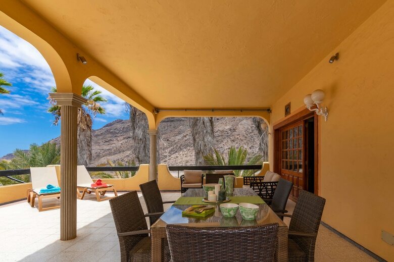 Casa de Vacaciones Con Piscina Compartida En Mog�n IV