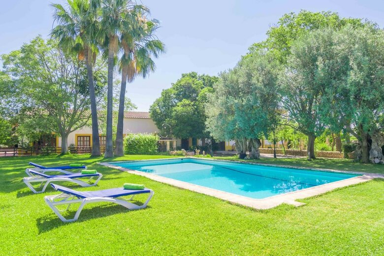 Apartamentos Finca Son Amora (Es Nins)