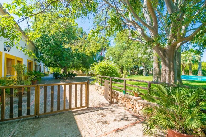 Apartamentos Finca Son Amora (Es Nins)